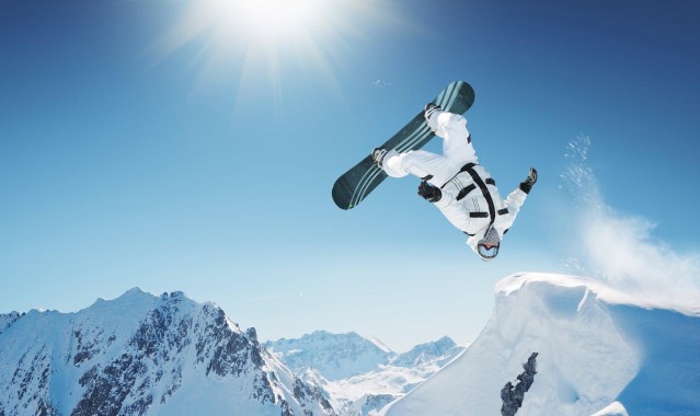 华体会体育app：穆里尼奥突遭解职，昔日狂人难掩失落情绪