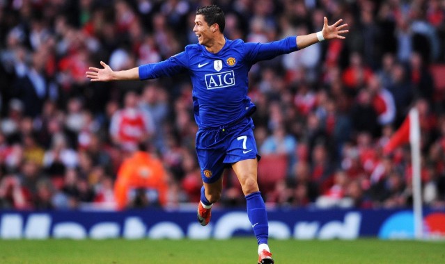 华体会体育-阿根廷队公开训练引爆球迷热情，20085人现场助威，梅西喜获埃尔切10号纪念球衣