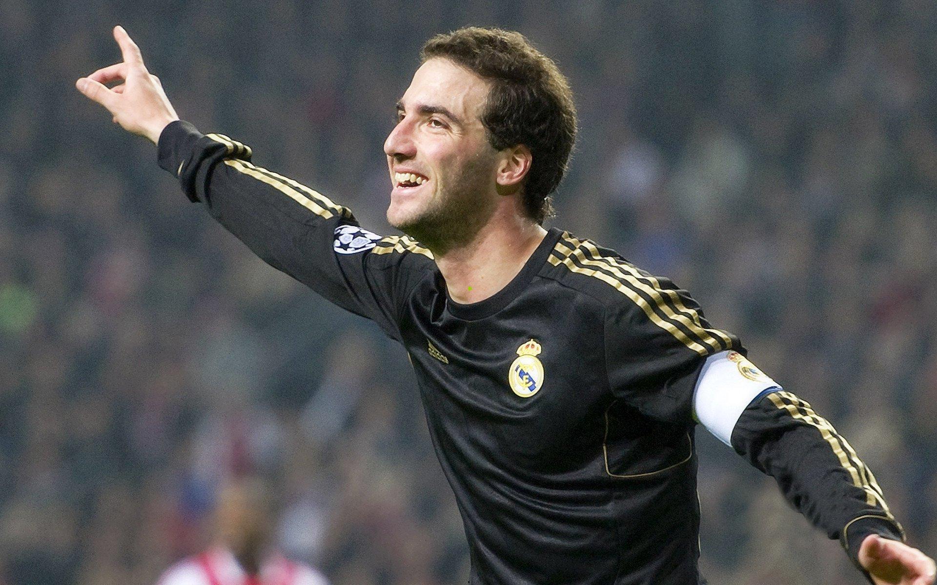 阿隆索祖父引发足球史论战,迪斯蒂法诺对比梅西,时代标准重塑伟大定义