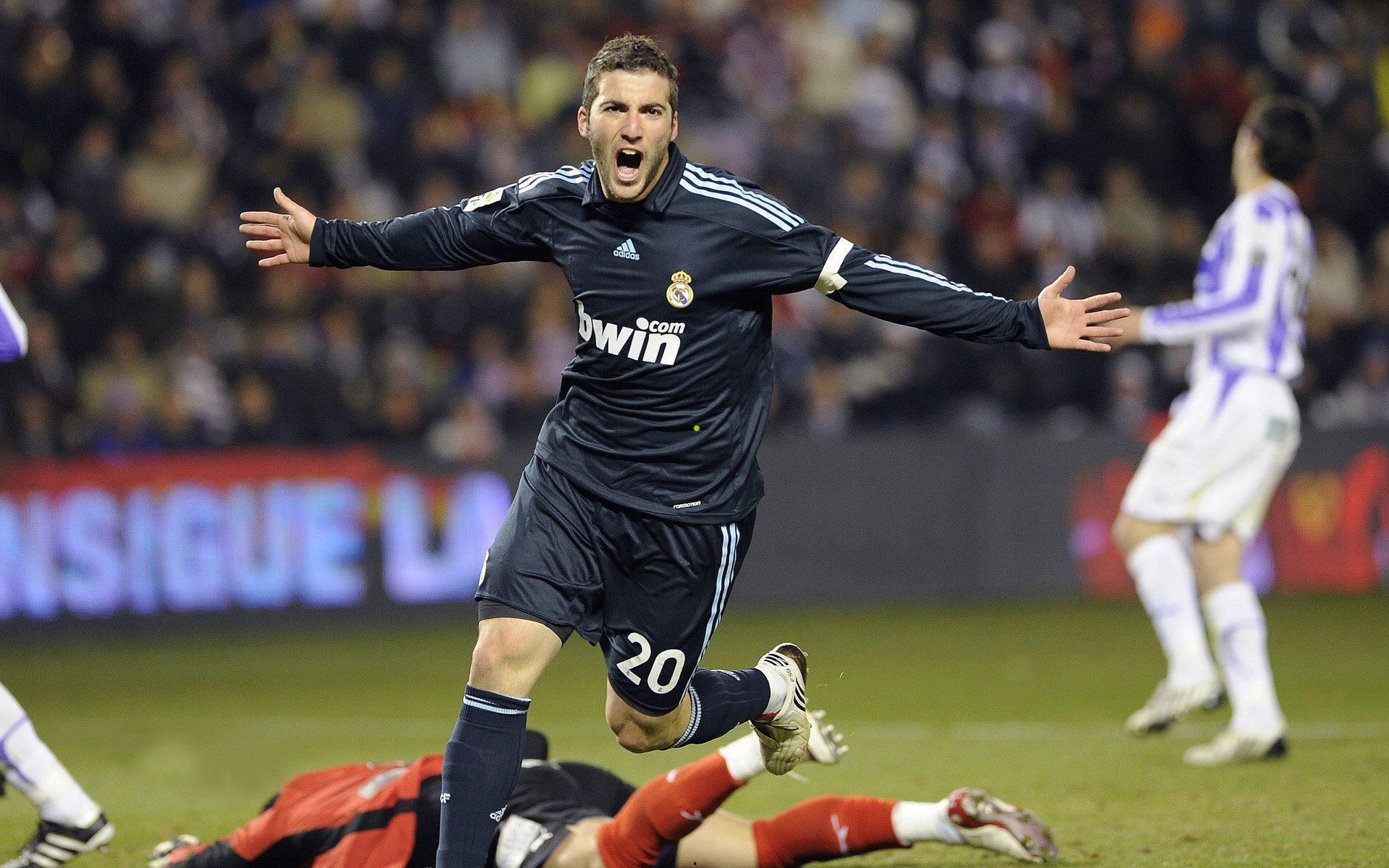 国足惜败日本却展露锋芒,自信回归,我们能够创造出机会!